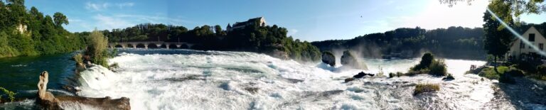 Las cataratas del Rin o Rheinfall en Suiza.