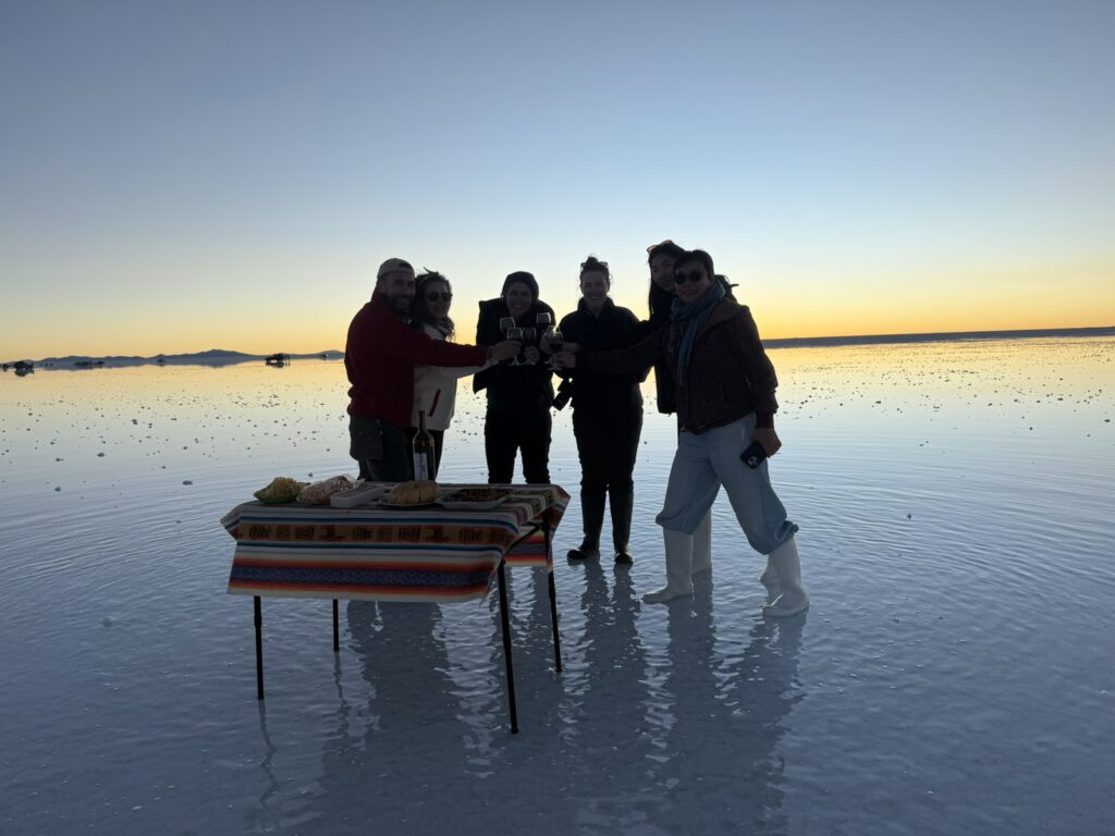 atardecer en el salar de ayuni ¿Cómo visitar el salar de uyuni?