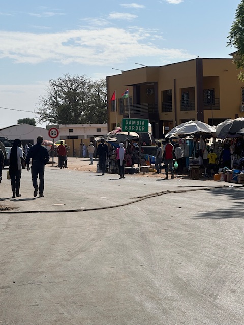 cruce de frontera de senegal a gambia
