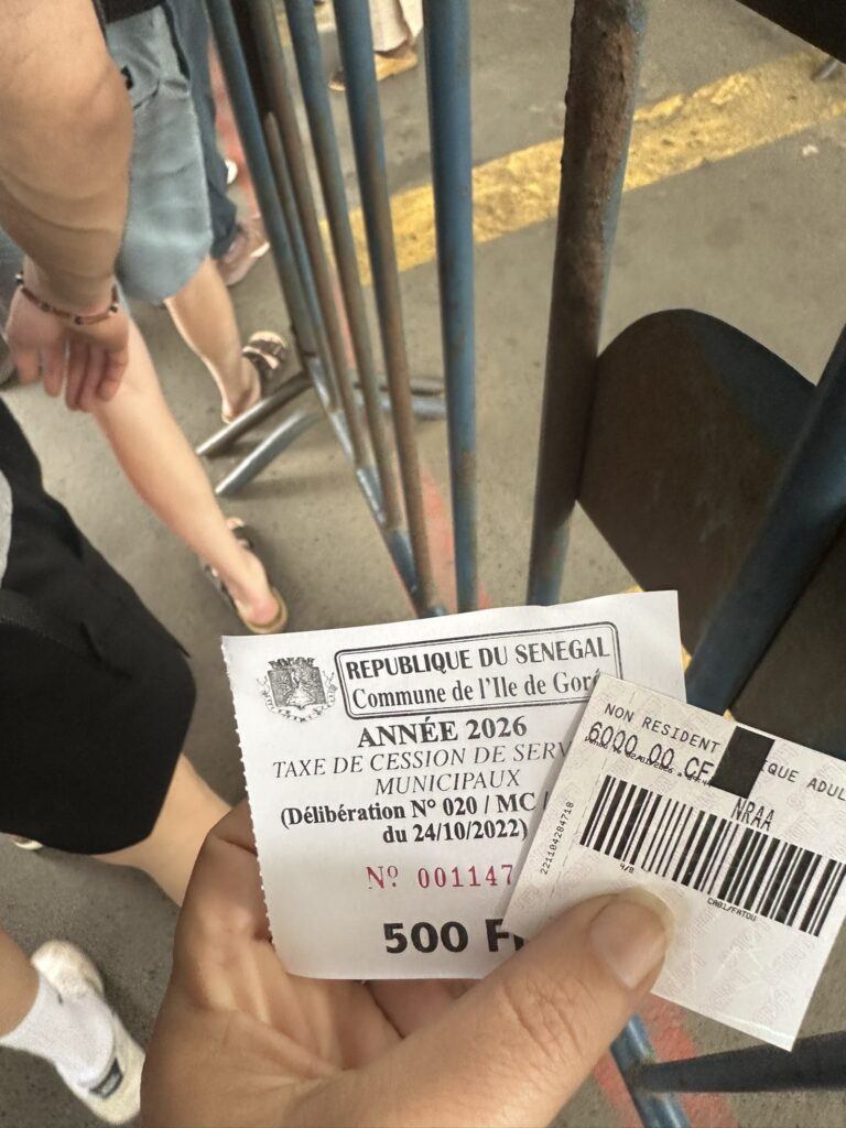 ticket para tomar el ferry a isla gorrey