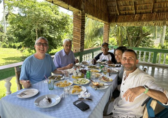 Comida en una finca familiar en viñales