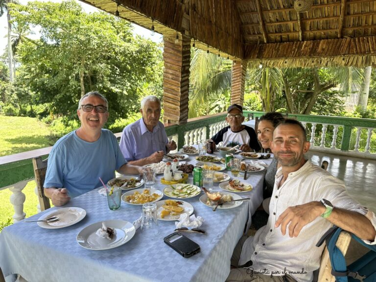 Comida en una finca familiar en viñales