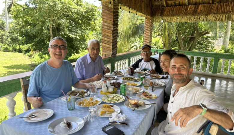 Comida en una finca familiar en viñales