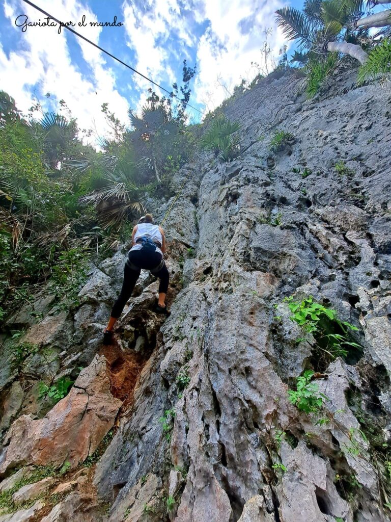 Escalando en Viñales