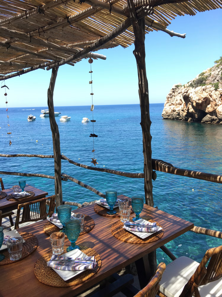 De las mejores calas para ver el atardecer y comer.