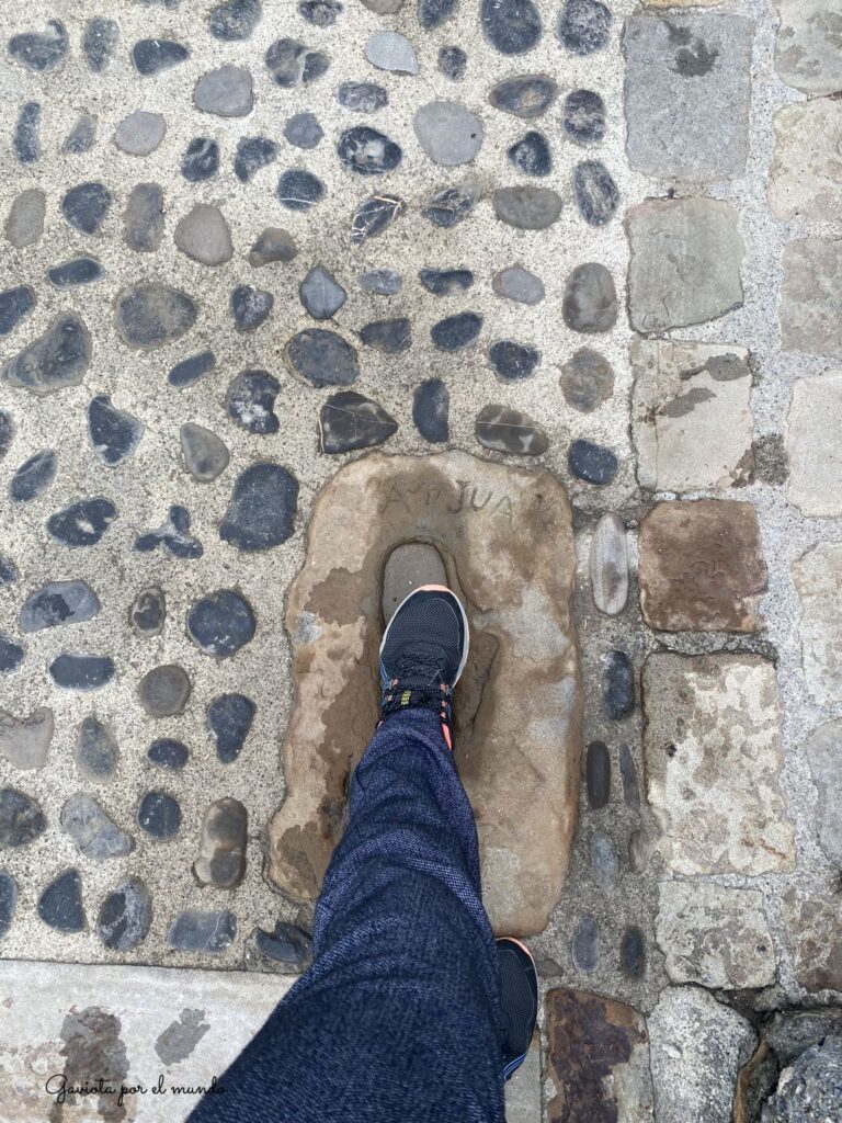Huellas en San Juan de Gaztelugatxe